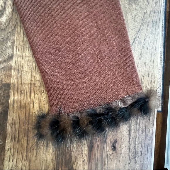 Vintage sz Medium brown silk sweater with fur cuffs and collar - Picture 13 of 16